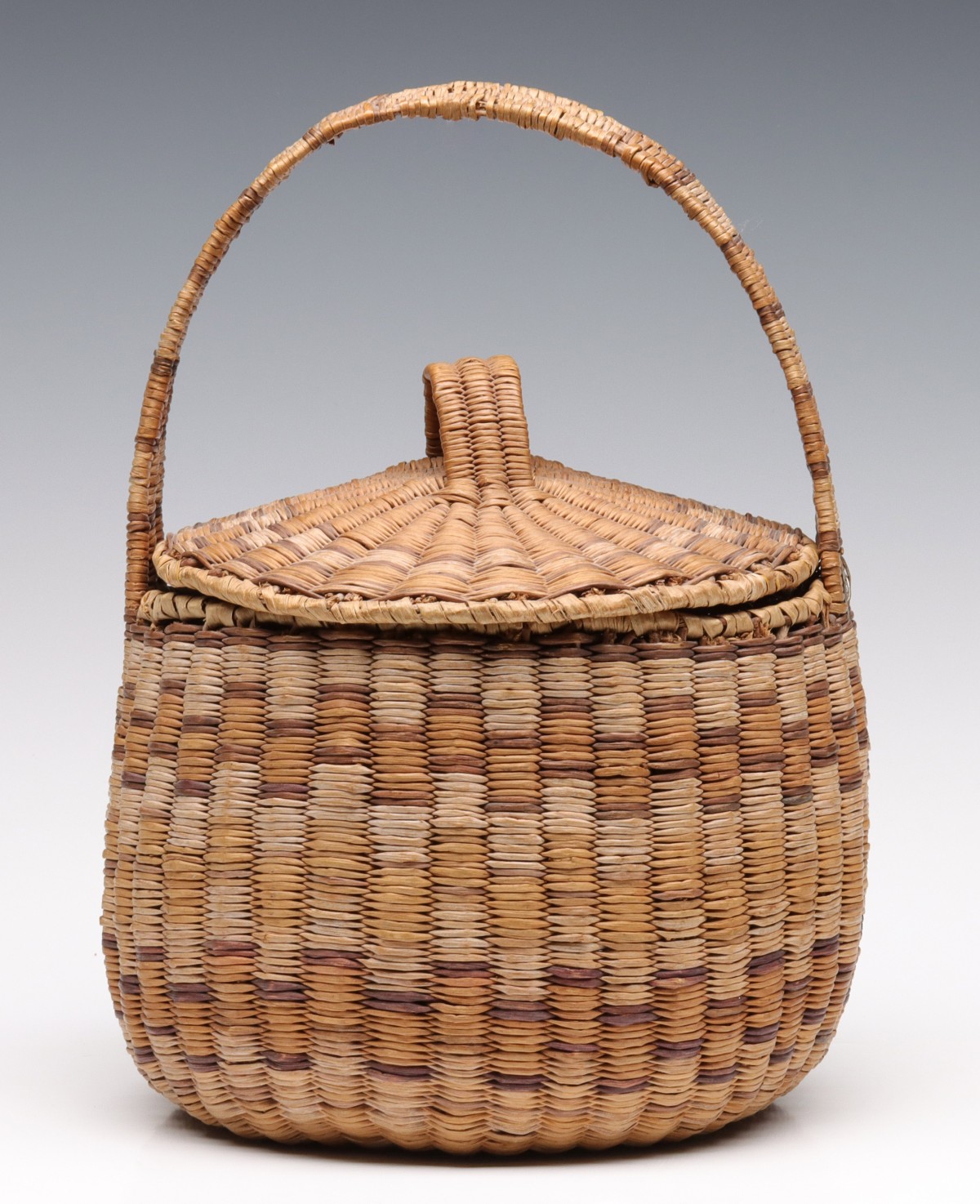 AN UNUSUAL HOPI WICKER BASKET WITH COVER CIRCA 1930s
