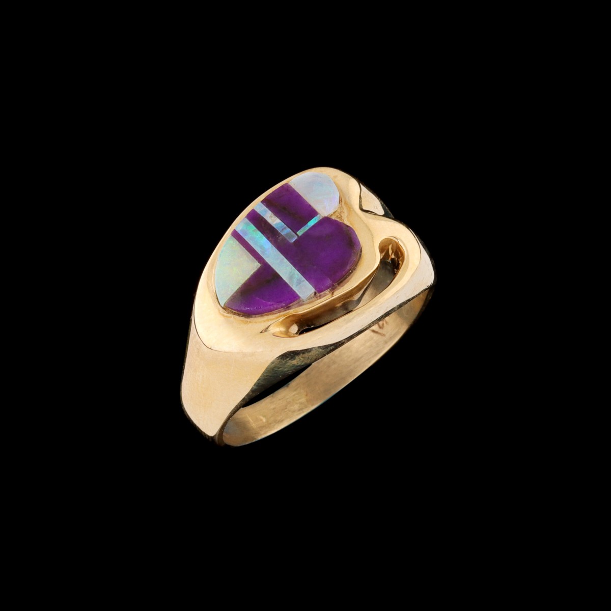 A 14K YELLOW GOLD RING WITH INLAID OPAL