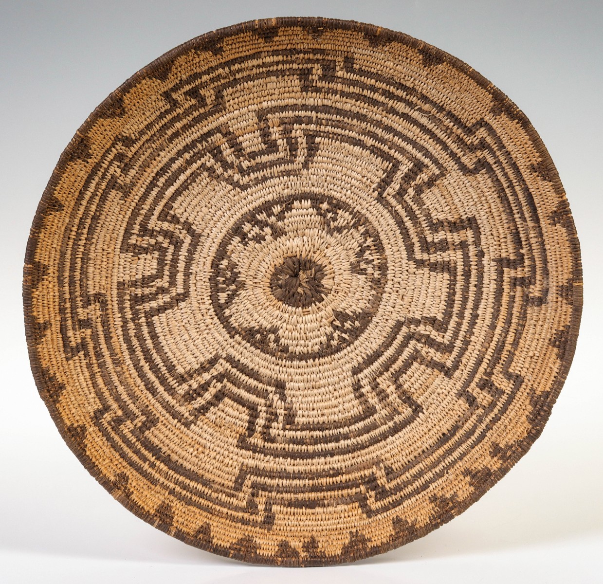 A LOOSELY WOVEN EARLY 20TH CENTURY PIMA BASKETRY TRAY
