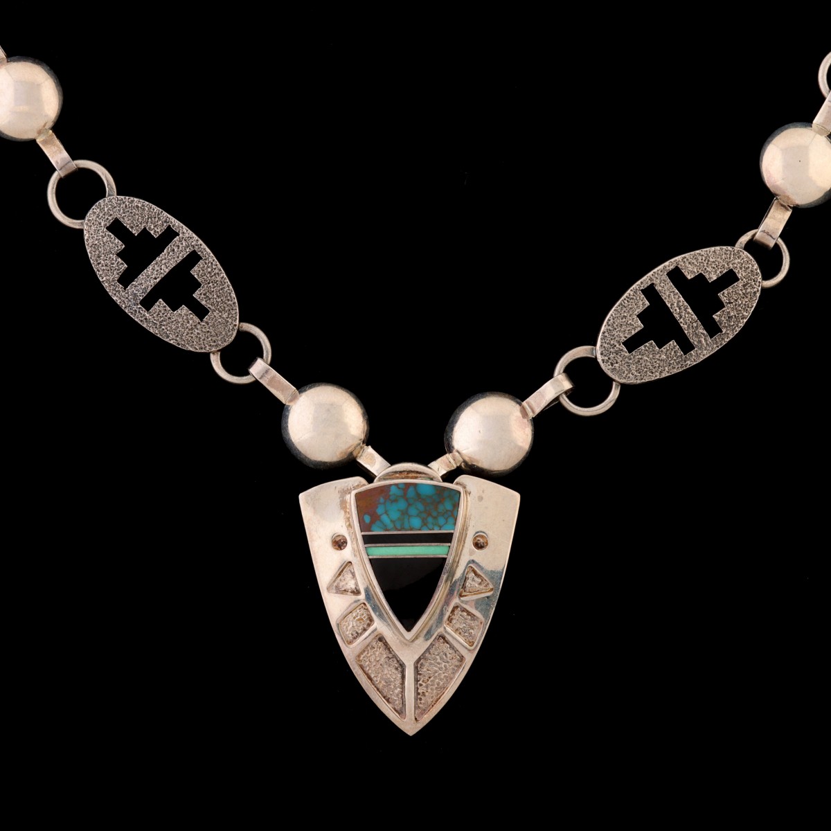 AN UNSIGNED MULTI-STONE INLAY NAVAJO ARTISAN NECKLACE