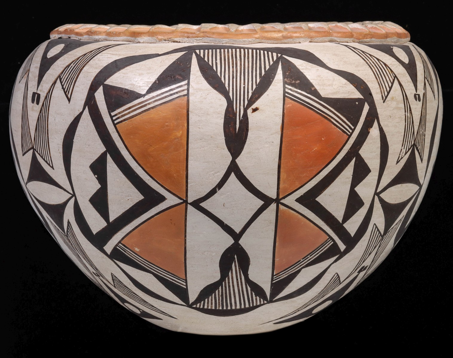 AN ACOMA POTTERY JAR WITH UNUSUAL APPLIED RIM