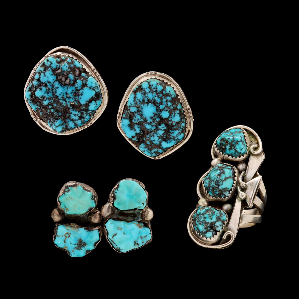 NAVAJO TURQUOISE NUGGET RING AND TWO EARRING PAIRS