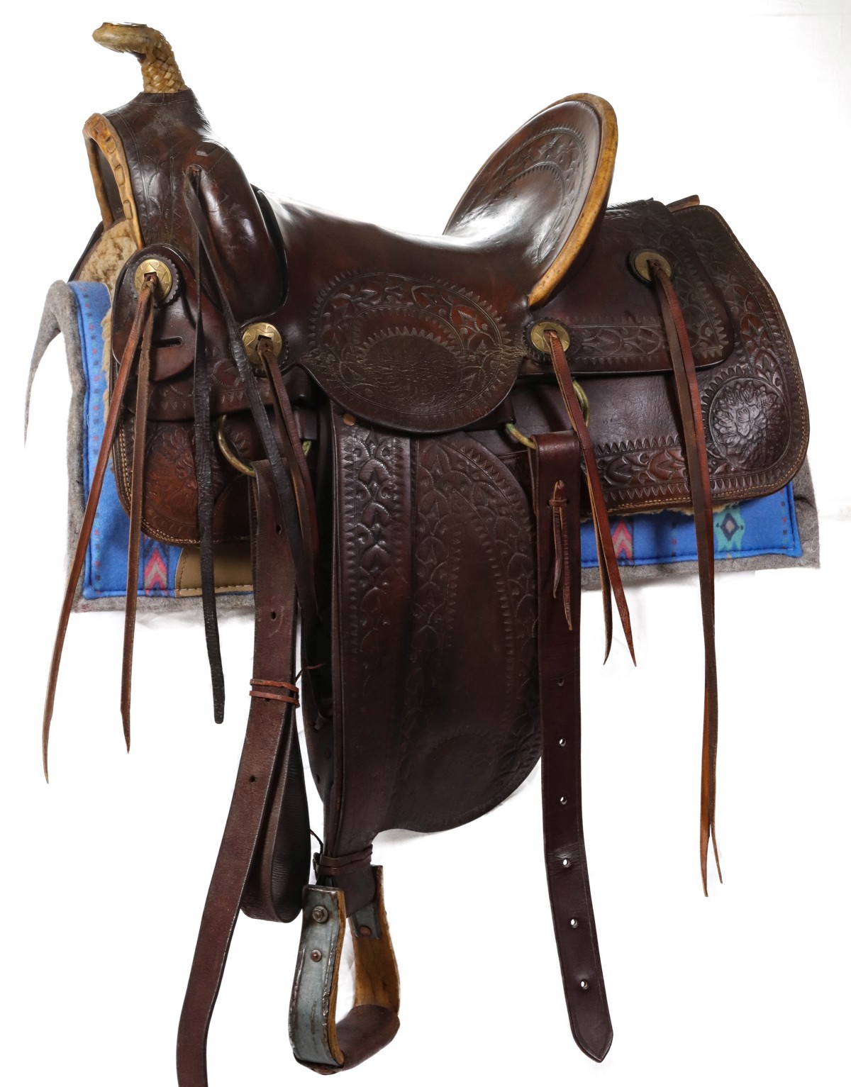 A GOOD HAND TOOLED HIGH BACK SADDLE WITH ASKEW TAG