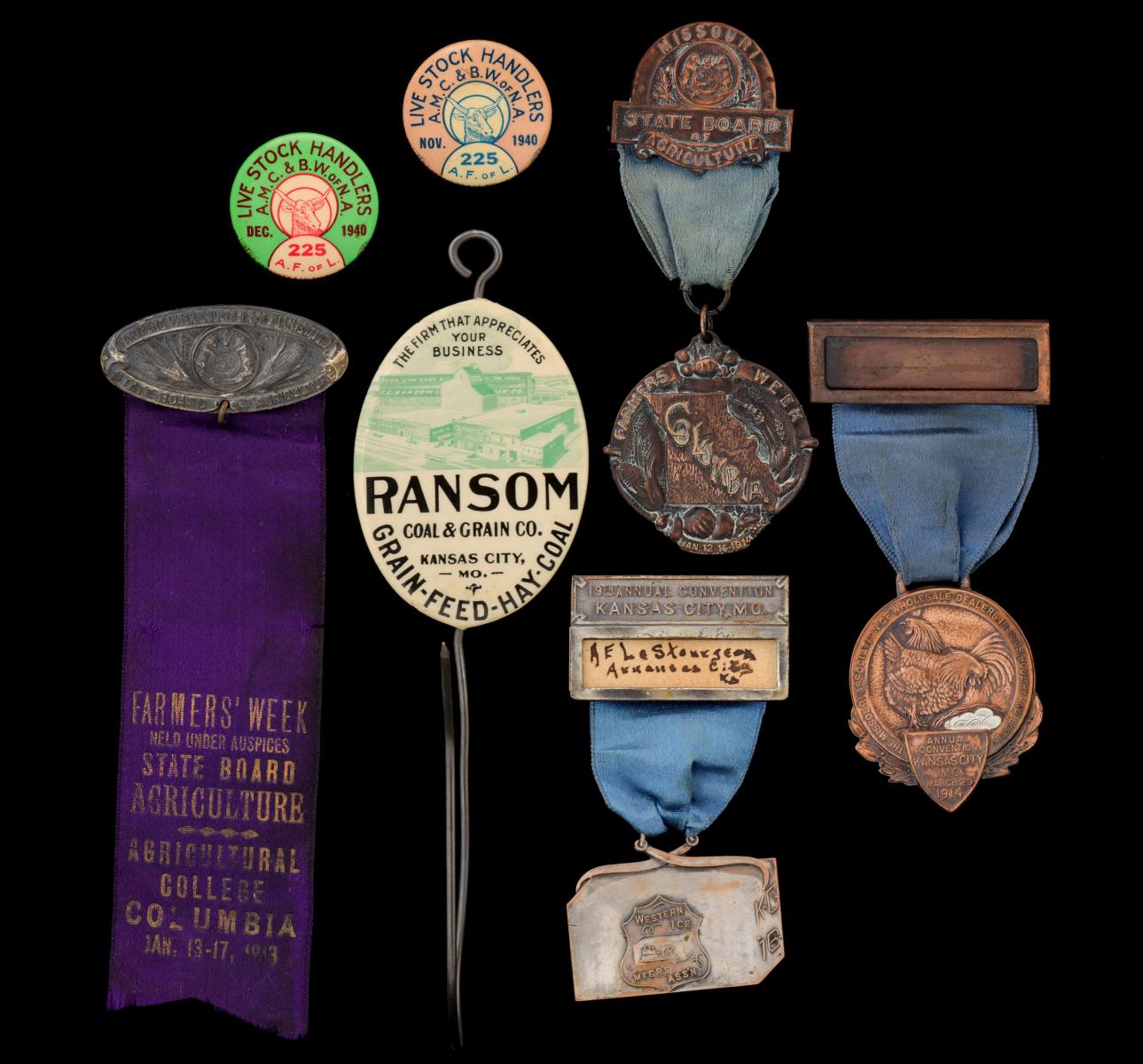 EARLY 20TH CENTURY BUTTONS AND BADGES