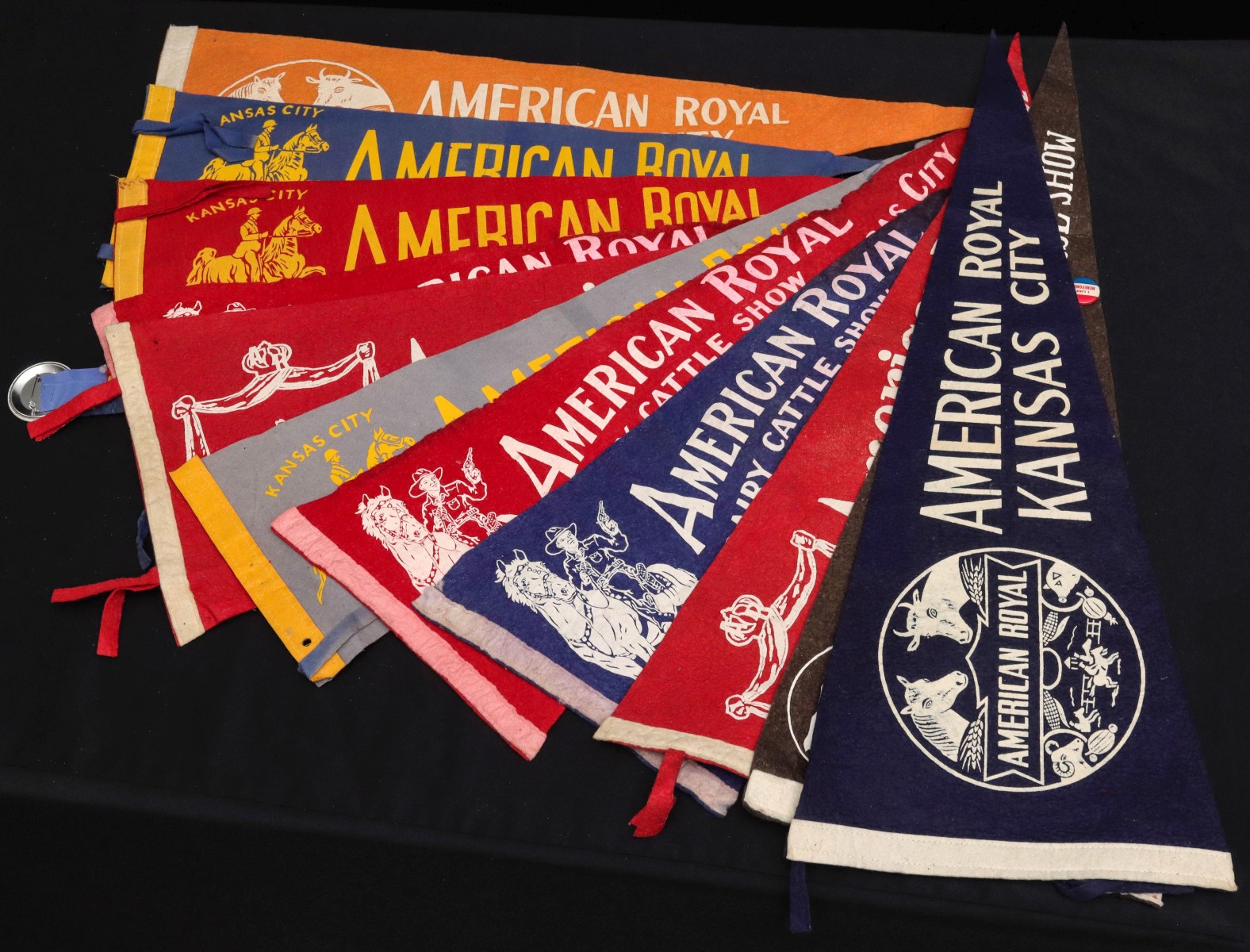 A COLLECTION OF VINTAGE FELT AMERICAN ROYAL PENNANTS