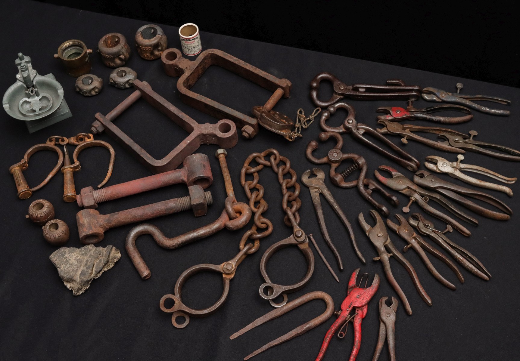 A COLLECTION OF IRON FARM AND LIVESTOCK TOOLS