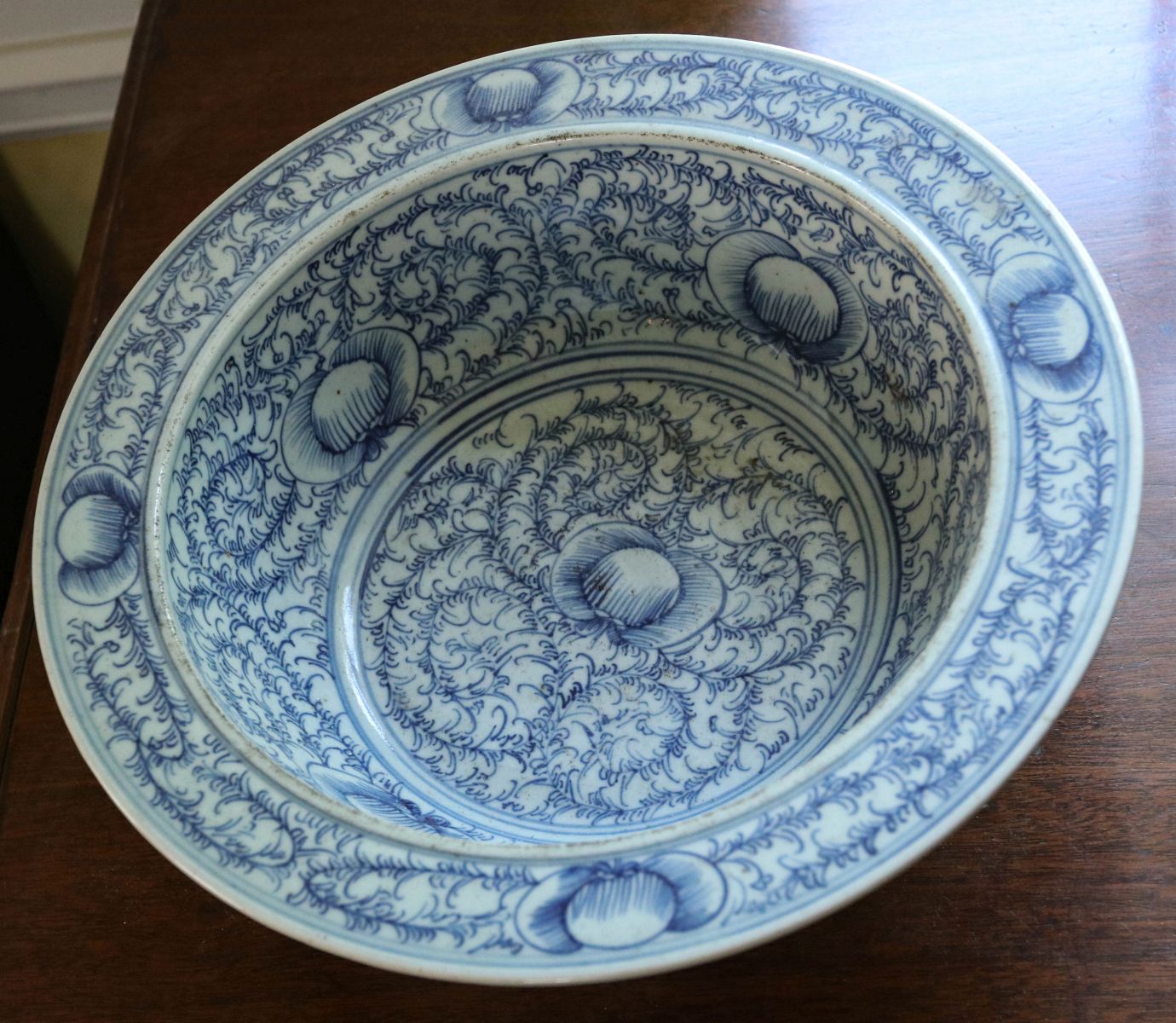 A CHINESE QING DYNASTY BLUE & WHITE PORCELAIN BOWL
