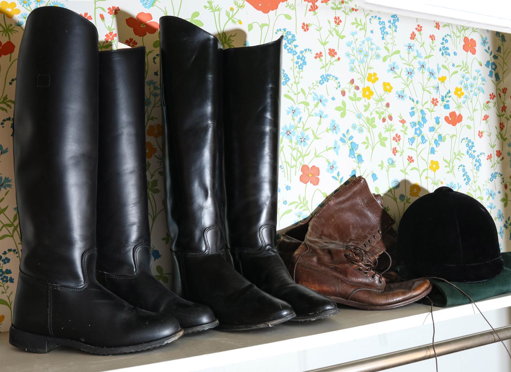 CLASSIC BLACK RIDING BOOTS AND RELATED ITEMS