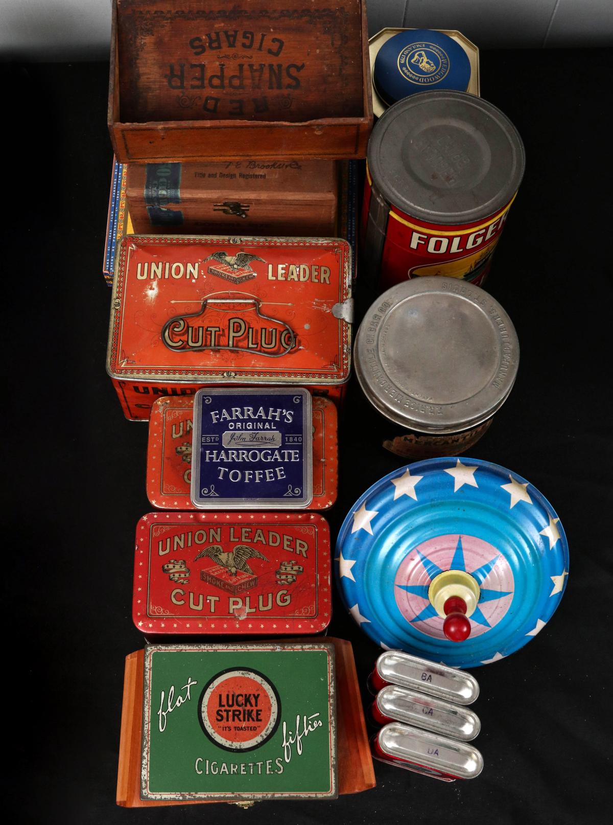 A COLLECTION OF ANTIQUE ADVERTISING TINS AND OTHER