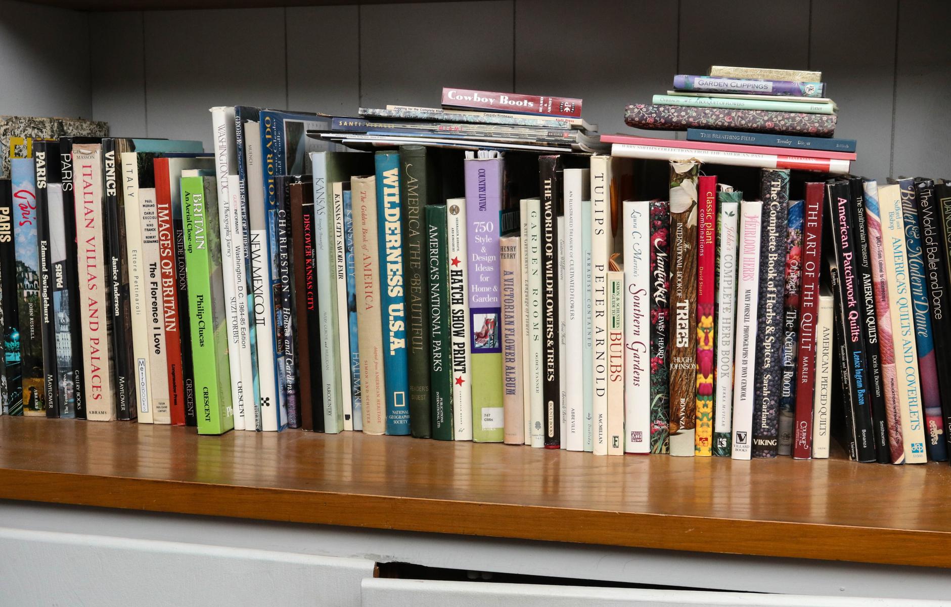 A COLLECTION OF BOOKS ON TRAVEL, GARDENING, QUILTS