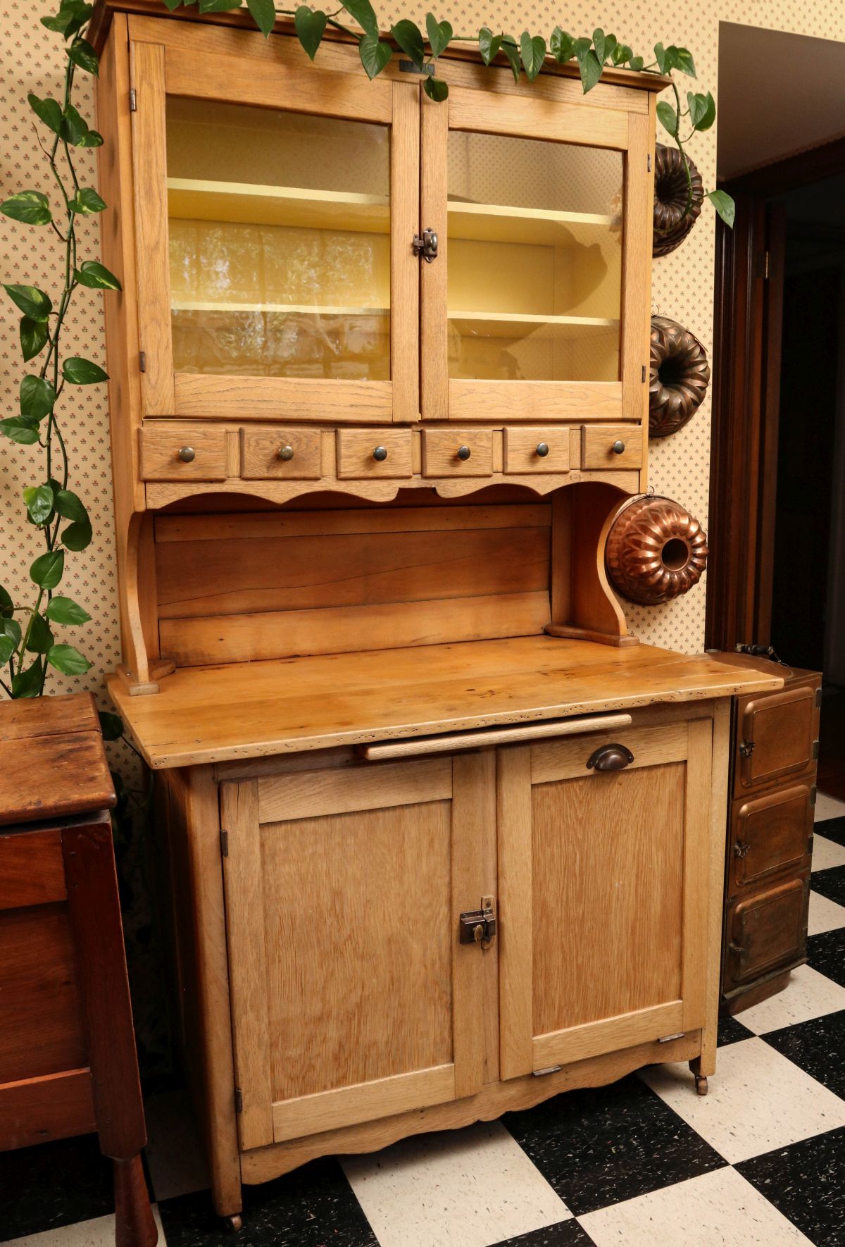 AN EARLY 20TH CENTURY ASH WOOD KITCHEN CABINET