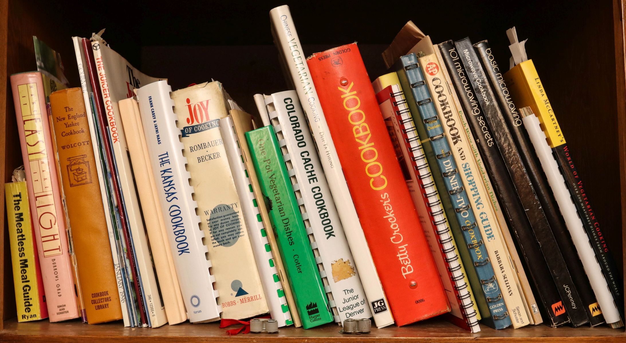 A COLLECTION OF VINTAGE COOKBOOKS