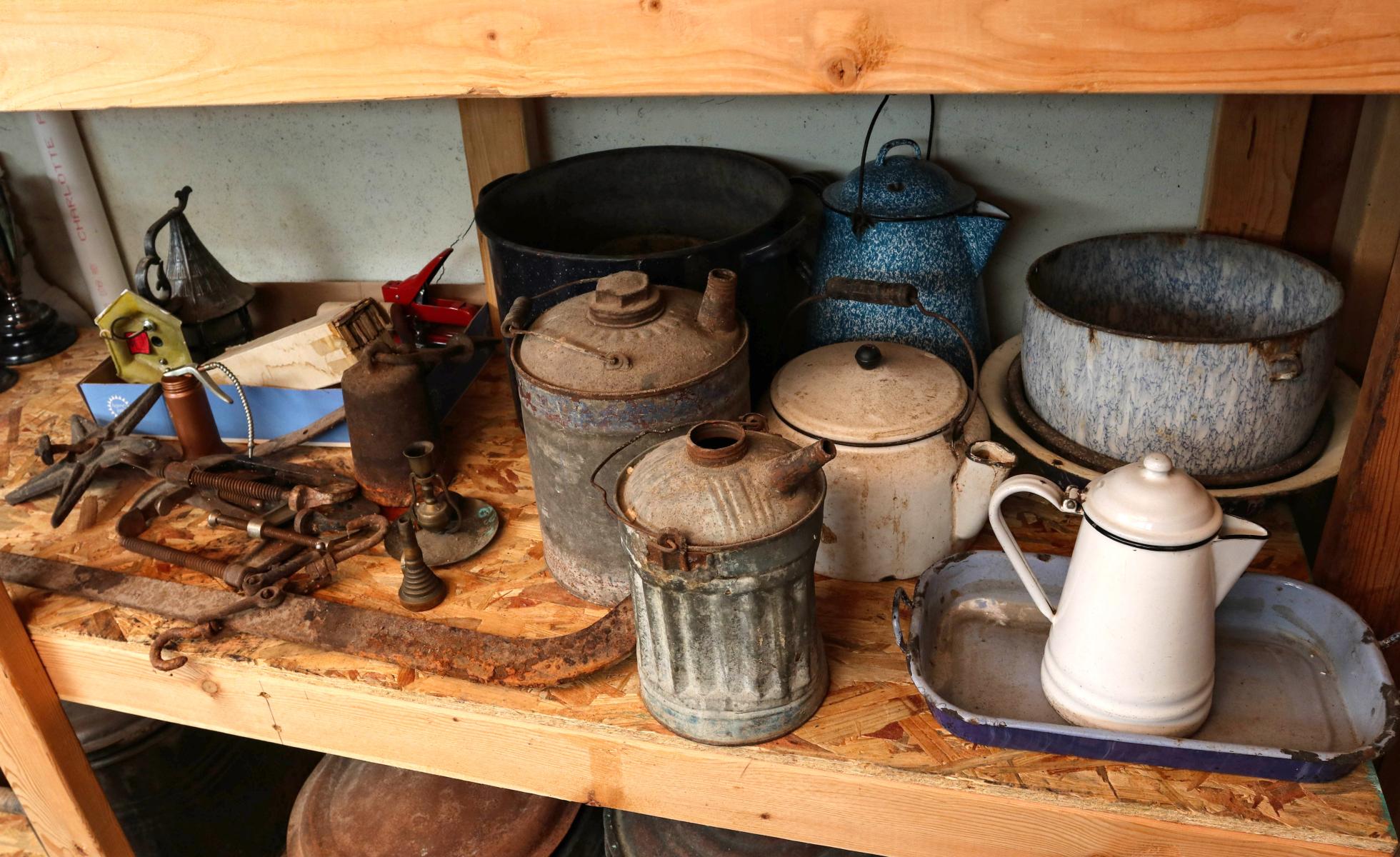 A LARGE COLLECTION OF GRANITE WARE AND PRIMITIVES