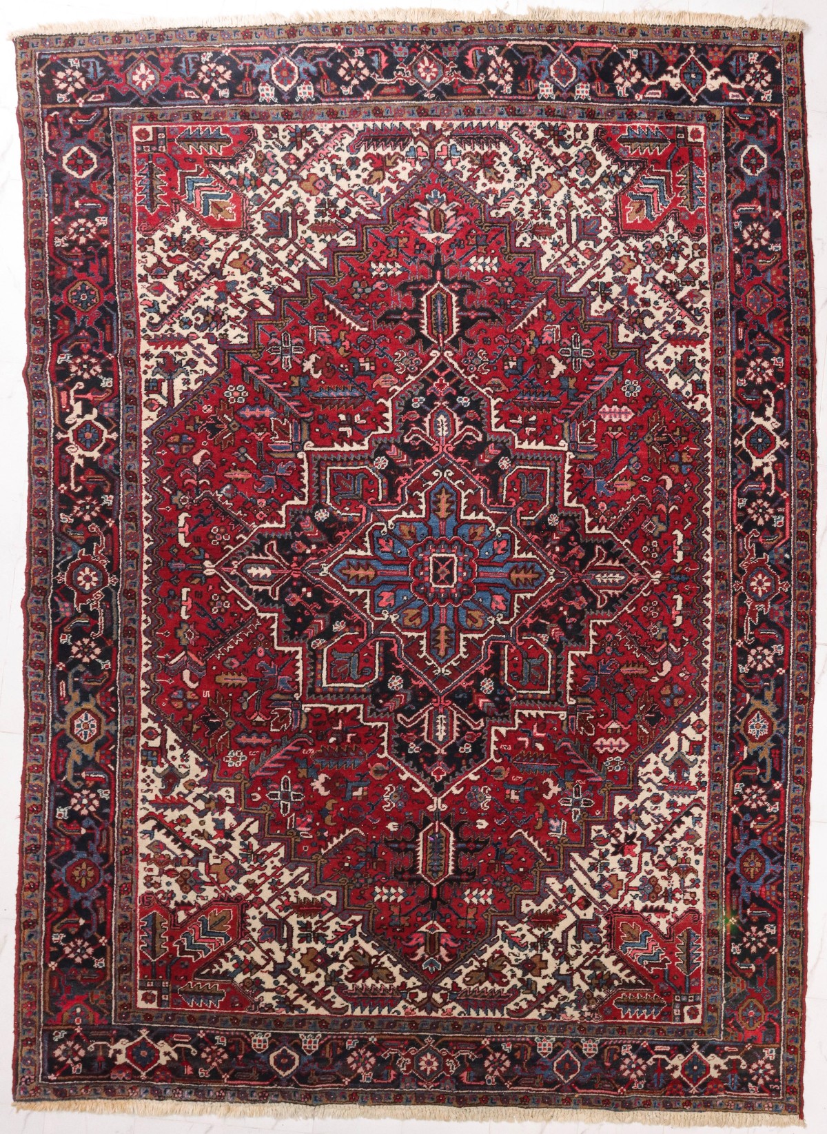 A HAND MADE MID 20TH CENT. NW PERSIAN HERIZ CARPET