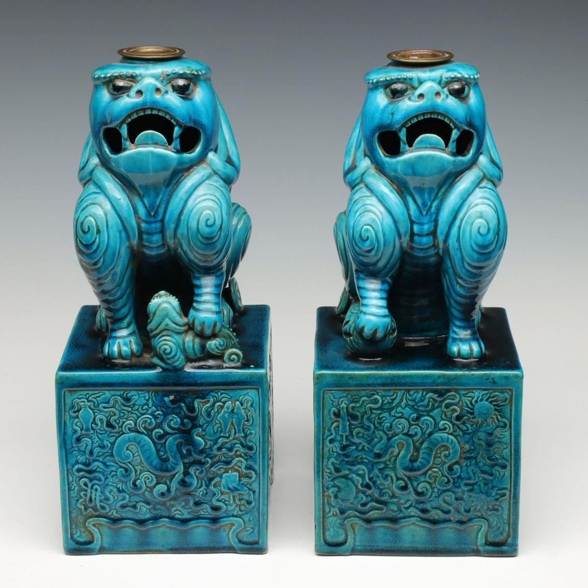 A PAIR 19TH CENT CHINESE PORCELAIN BUDDHIST LIONS