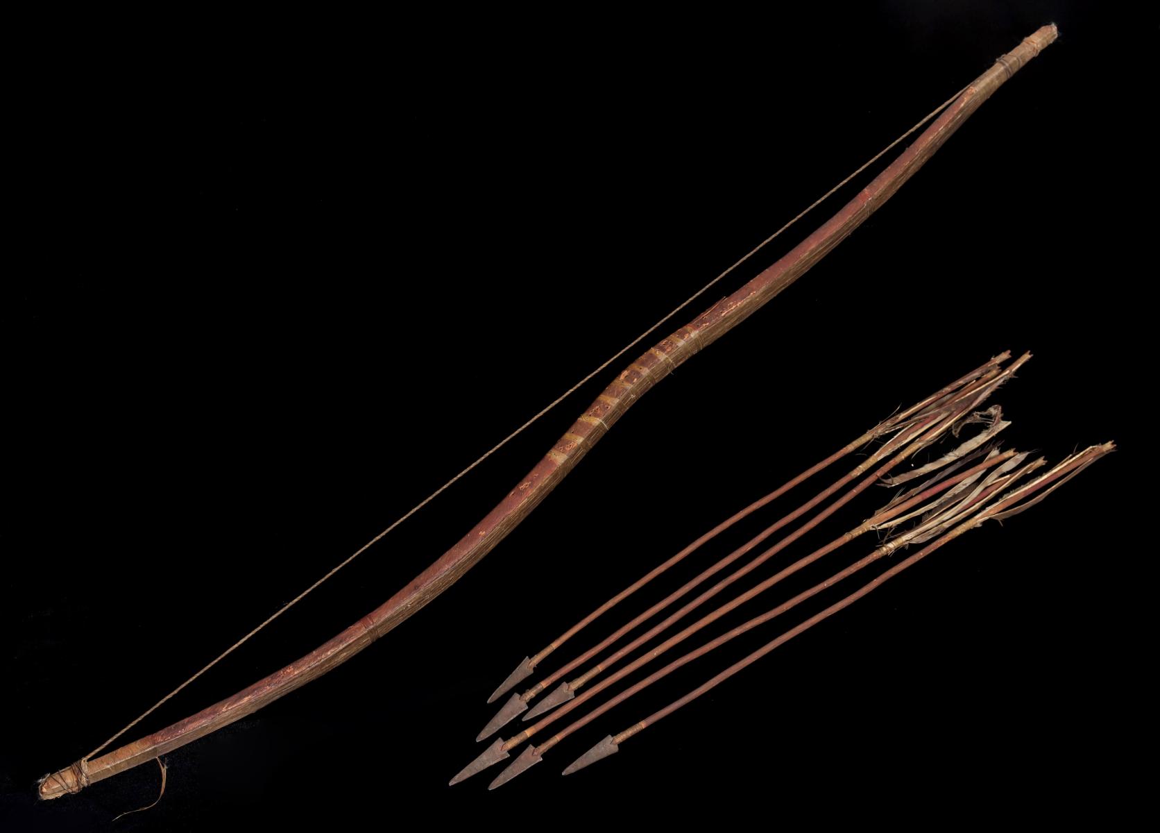 A 19TH C. PLATEAU SINEW BACKED BOW WITH ARROWS