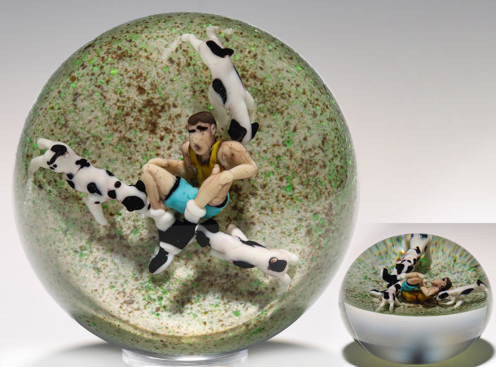 A JIM D'ONOFRIO WHIMSICAL LAMPWORK PAPERWEIGHT