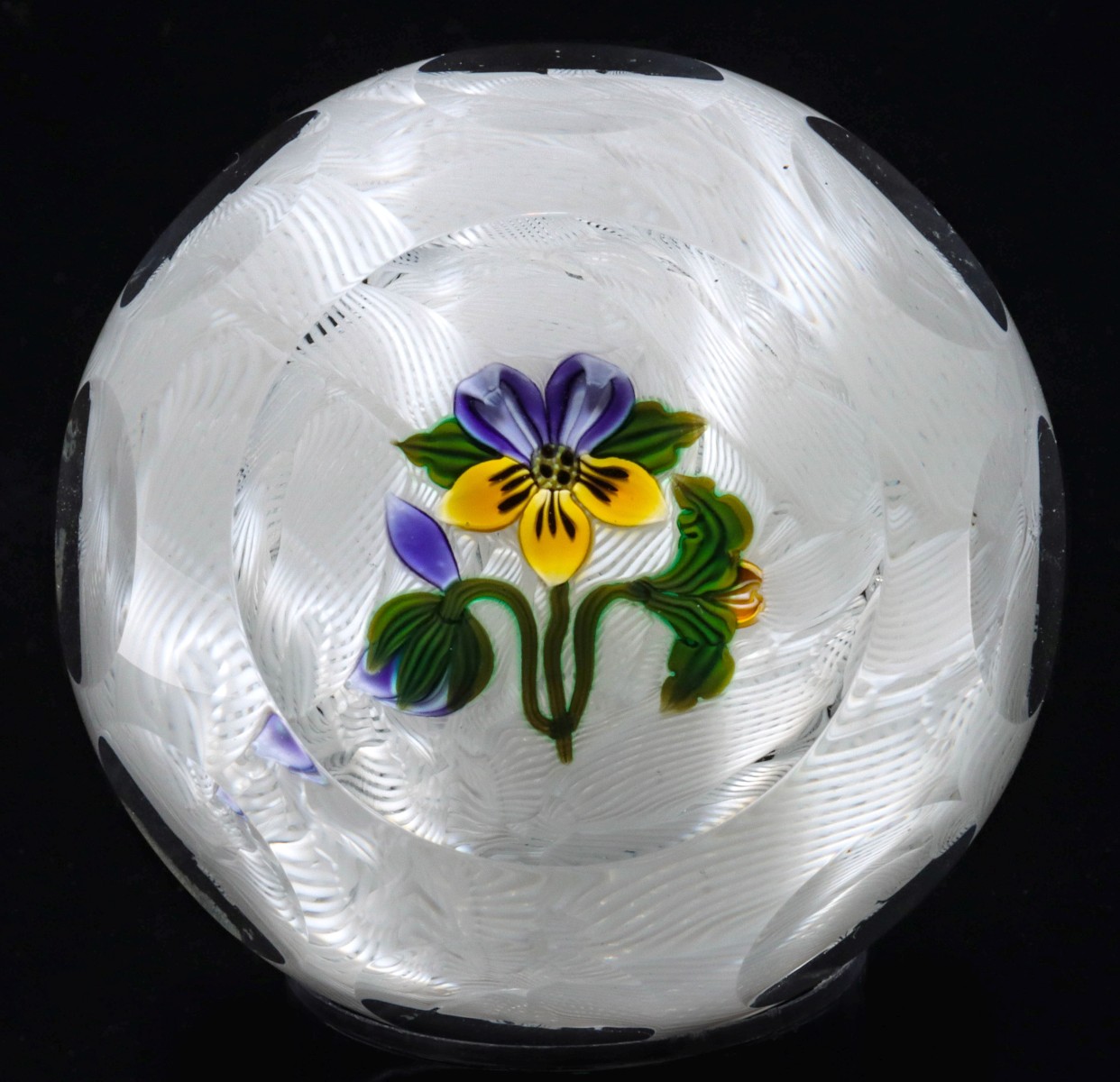 A 1994 PERTHSHIRE PAPERWEIGHT WITH PANSY ON MUSLIN