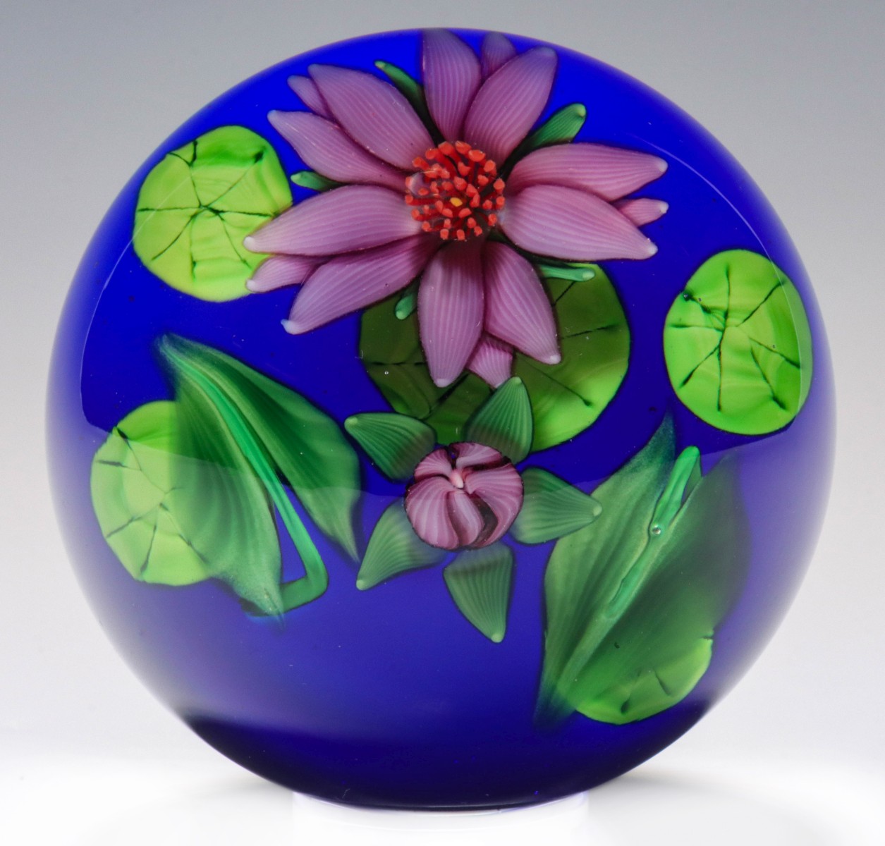A 1991 LUNDBERG PAPERWEIGHT WITH FLOATING WATER LILIES