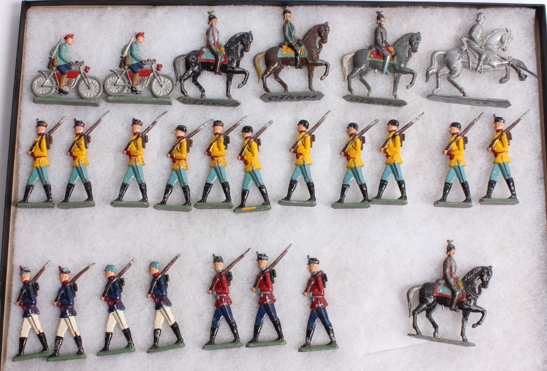 A COLLECTION OF 49 FLAT LEAD SOLDIERS AND FIGURES