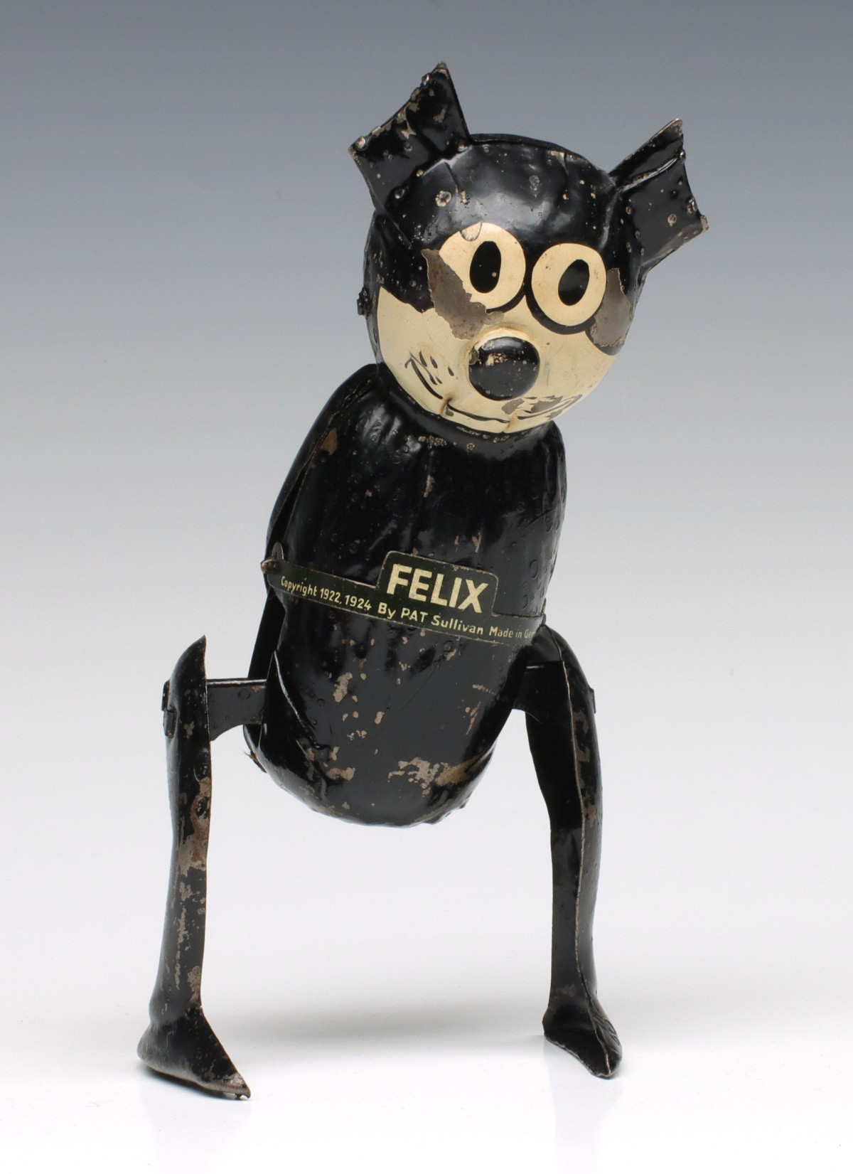 AN EARLY FELIX THE CAT TIN WIND-UP TOY CIRCA 1920s
