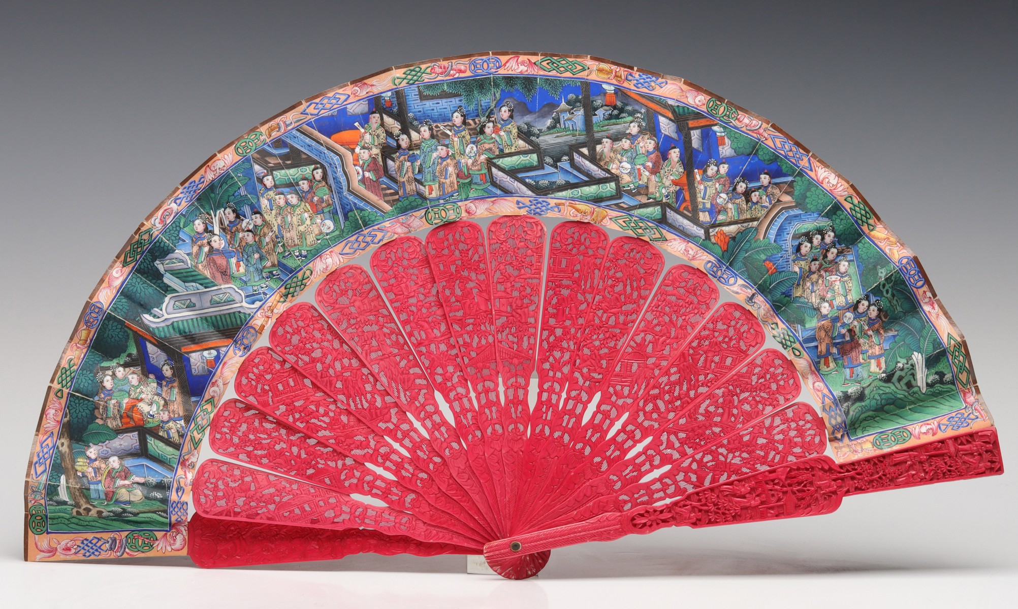 A LATE 19C. CHINESE EXPORT HAND FAN WITH APPLIED FACES