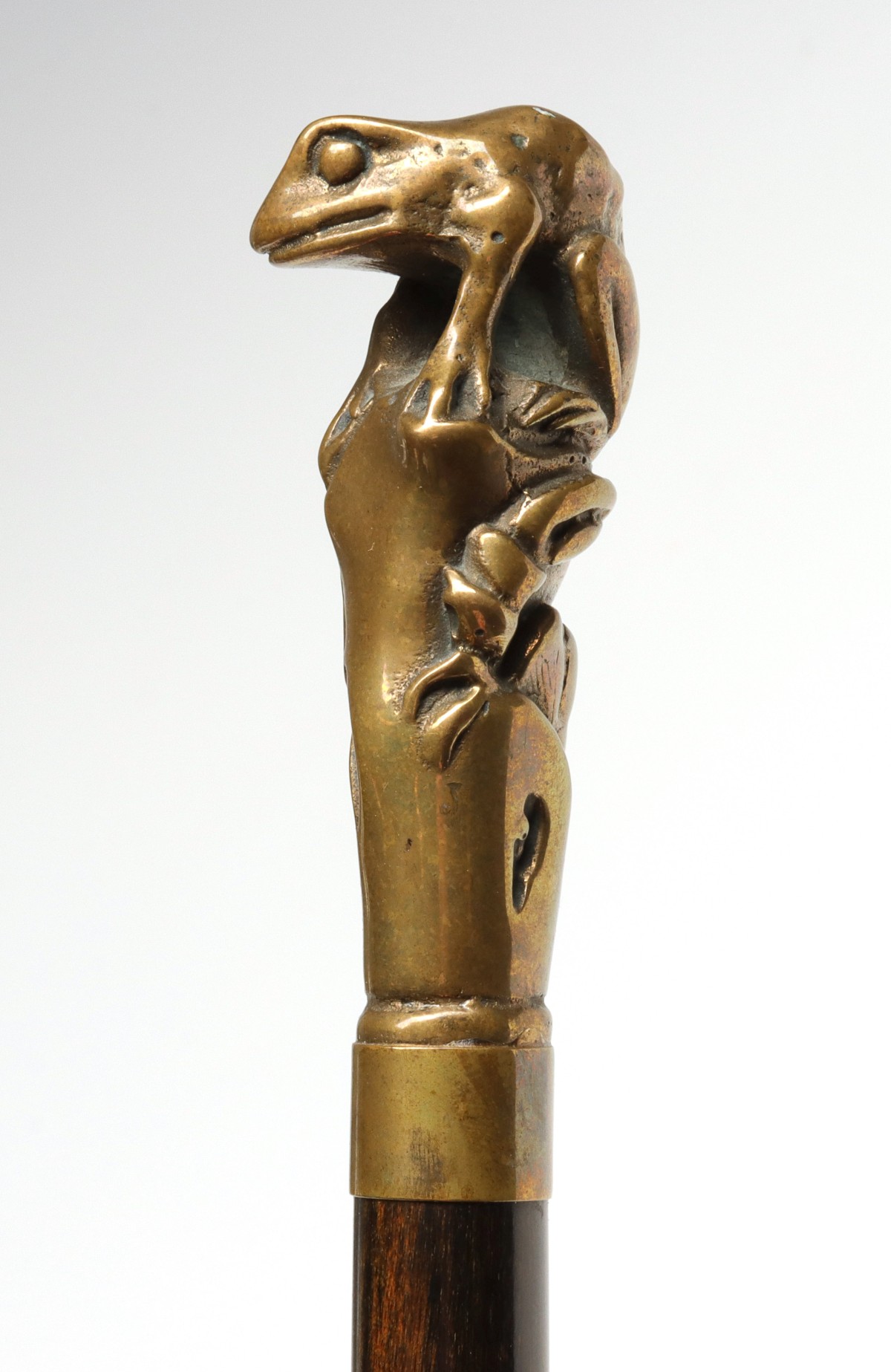 AN ANTIQUE MALACCA WOOD CANE WITH BRONZE MOUNT