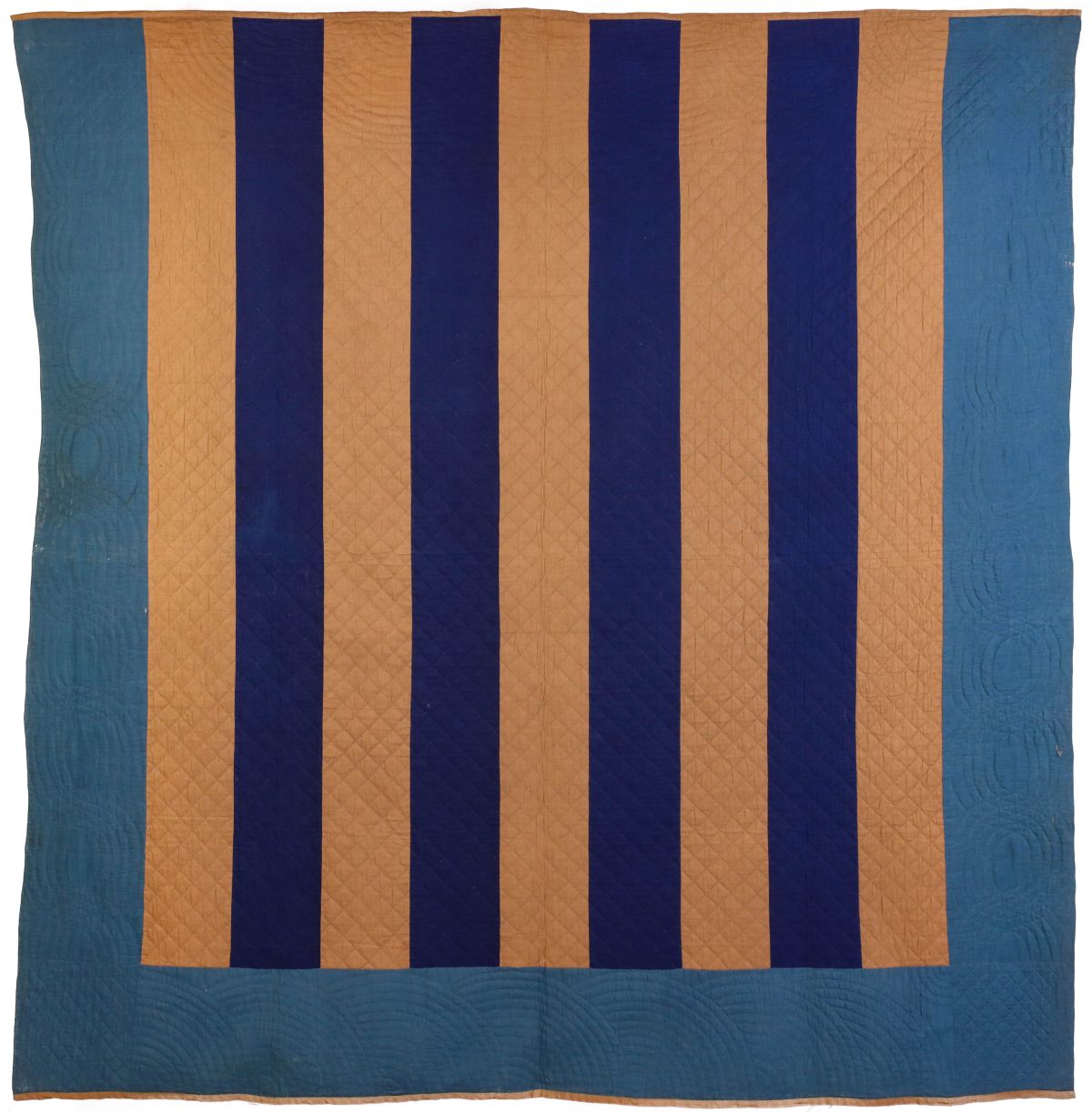 AN EARLY 20TH CENT. AMISH QUILT WITH FLOATING BLUE BARS
