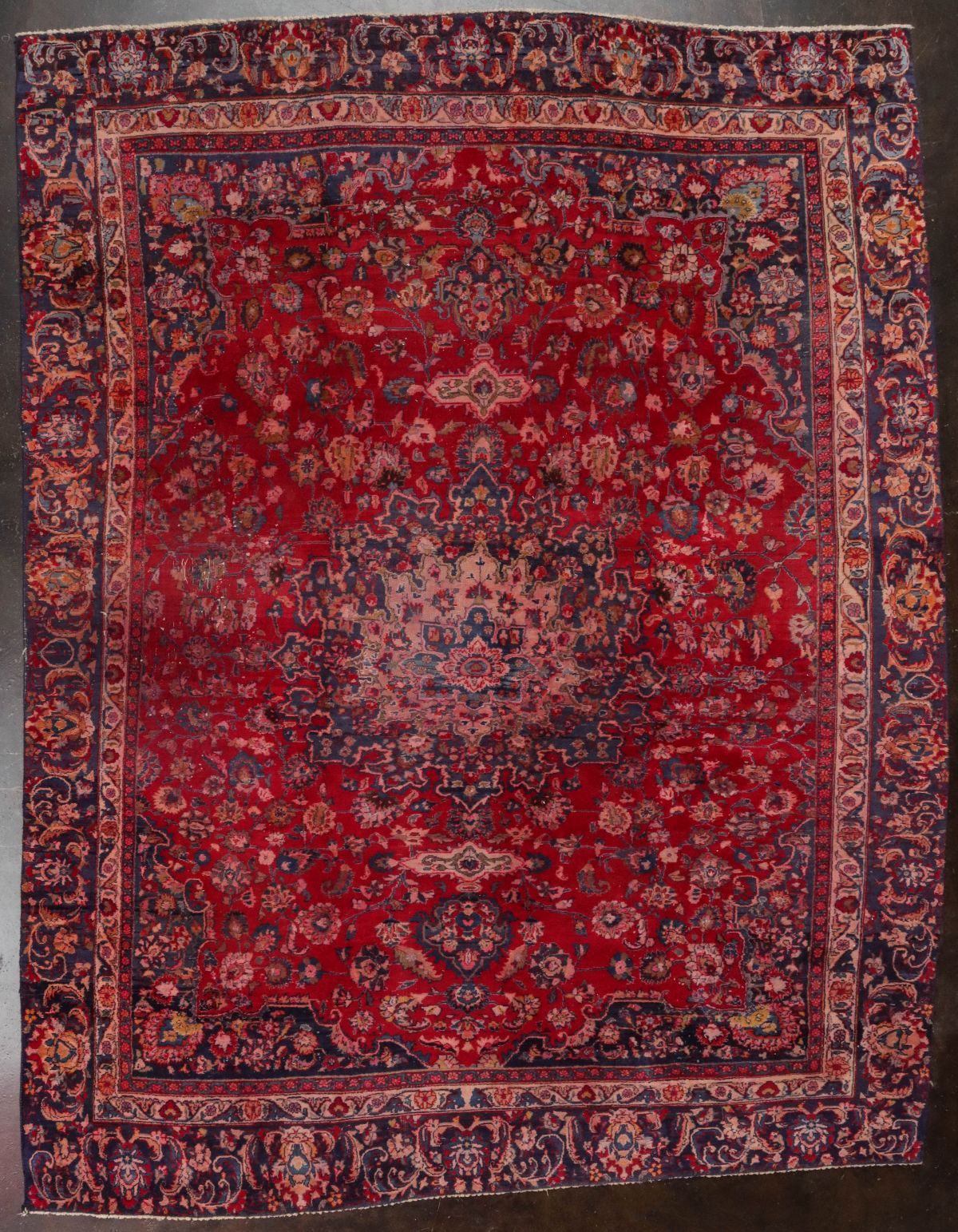 A MID TO LATE 20TH CENTURY HAND MADE PERSIAN RUG
